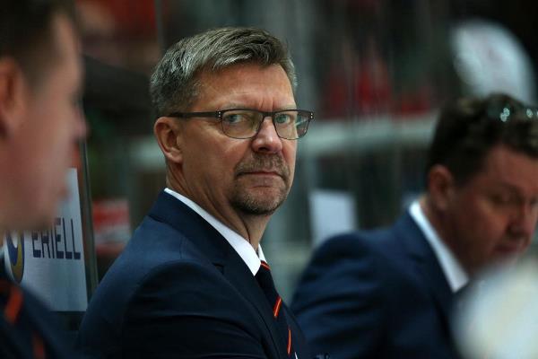 Экс-наставник «Барыса» предложил организовать среди тренеров конкурс по метанию бутылок на Матче Звезд