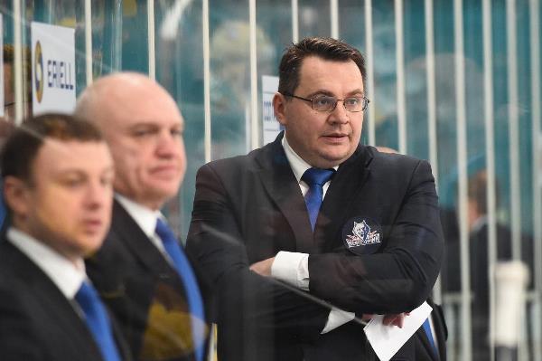 Экс-наставник «Барыса» предложил организовать среди тренеров конкурс по метанию бутылок на Матче Звезд