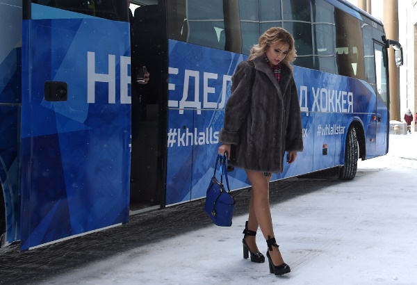 Раздавать баурсаки, рисовать Мозякина и болеть за Миронову. Как прошло Мастер-шоу звёзд КХЛ в Астане