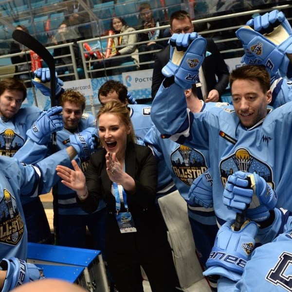 Танцы арбитров и полёт Сочимена. Лучшие моменты Мастер-шоу КХЛ в Астане