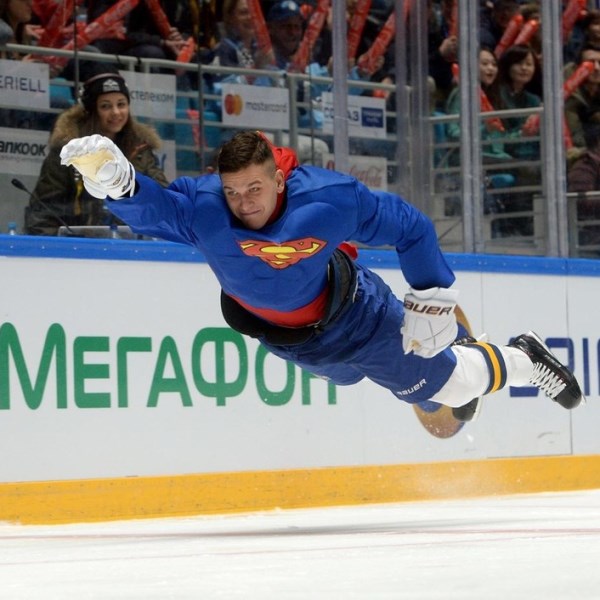 Танцы арбитров и полёт Сочимена. Лучшие моменты Мастер-шоу КХЛ в Астане