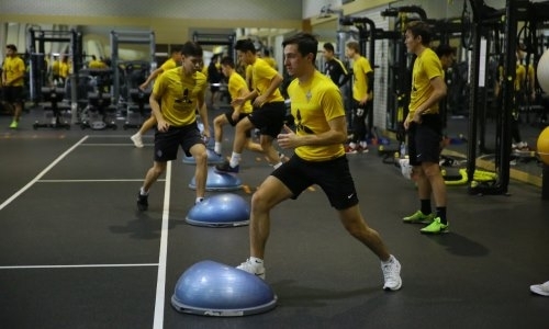 Фоторепортаж с вечерней тренировки «Кайрата А» в тренажёрном зале
