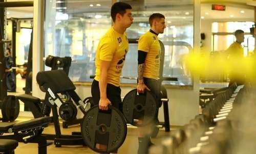 Видео тренировки «Кайрата» в тренажёрном зале на УТС 