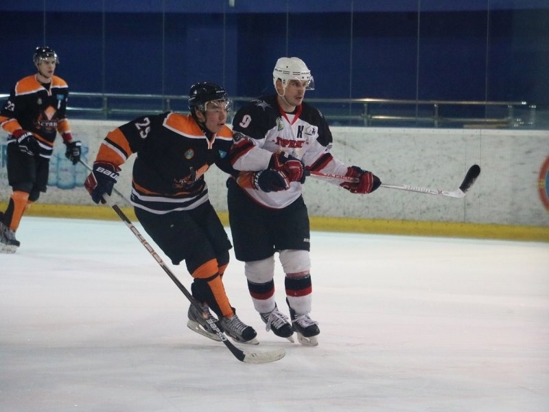 Горняк рудный астана. Хоккей в рудном горняк фото. Горняк рудный. Алга киргизия хоккей логотип. Хоккей в рудном горняк фото.