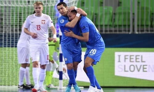 Сборная Казахстана громит Польшу после первого тайма на ЕВРО-2018