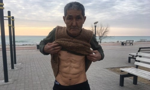 «Могу 100 раз, а ты?» Супердед вызывает казахстанцев на спортивный батл