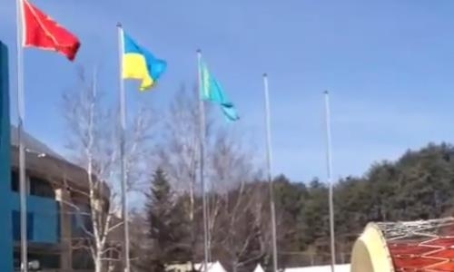 Как в олимпийской деревне флаг Казахстана поднимали