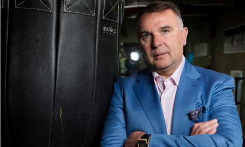 Канат Ислам подписал контракт с менеджером Ломаченко и Ковалева