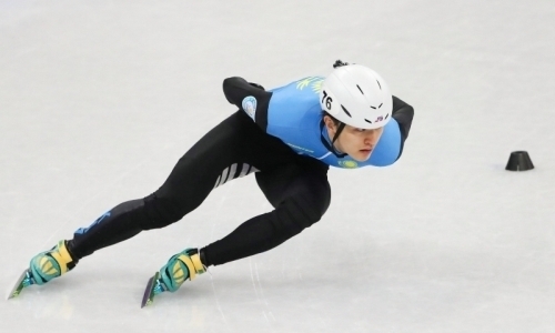 Знаменосец сборной Казахстана не отобрался в олимпийский четвертьфинал шорт-трекистов