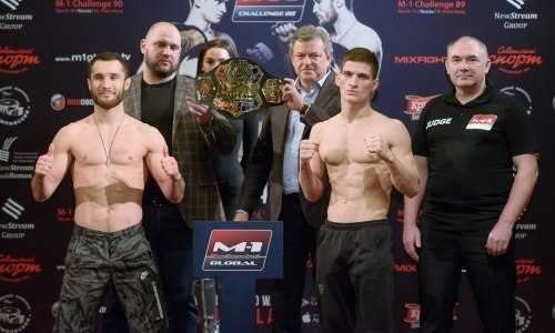 Казахстанского бойца «задушили» в титульном бою на турнире M-1 Challenge 88