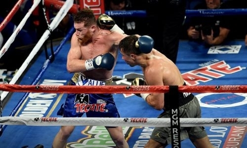 «Он не шарит в боксе». Альварес раскритиковал наставника Головкина