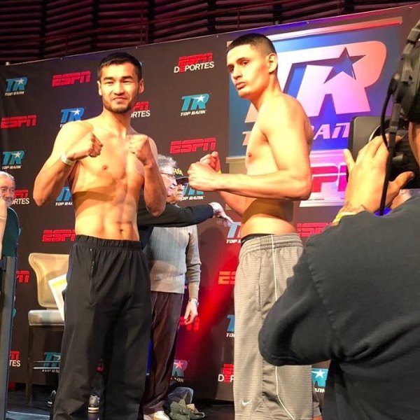 Рахманкулов прошел взвешивание перед дебютным боем на профи-ринге