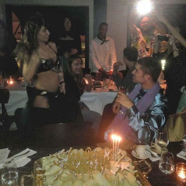 Сын бывшего игрока сборной Казахстана и «Кайрата» отметил юбилей с полуобнаженными девицами