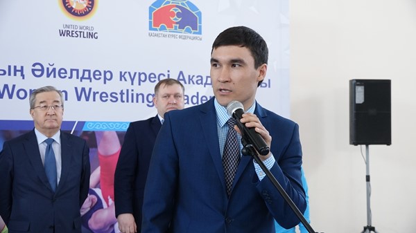 Сапиев, Левит и Акшалов стали почетными гостями на открытии Академии женской борьбы