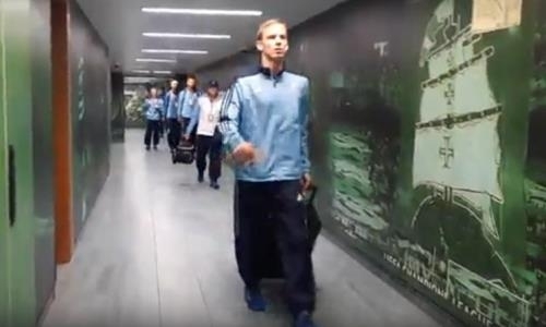 Видео прибытия «Астаны» на стадион «Жозе Алваладе» 