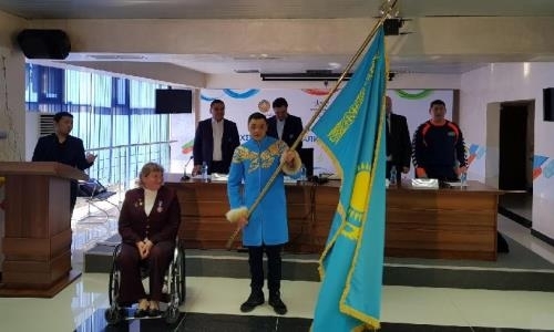 «Пришел в спорт и добился высоких результатов». Что известно о знаменосце паралимпийской сборной Казахстана