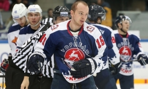 Воспитанник «Торпедо» забросил шайбу от синей линии в матче плей-офф КХЛ