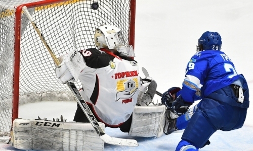 Листки хоккейного календаря. Неделя №26. 5-11 марта. Двое сходу, четверо бьются