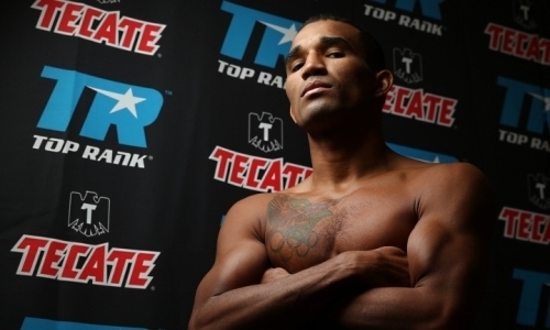 Непобежденный средневес рассказал, как дрался бы с Головкиным, и спрогнозировал реванш с «Канело»