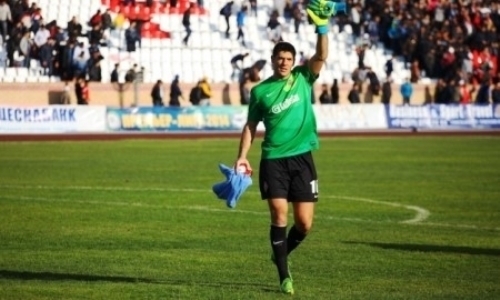 «Как еще пенальти не поставил судья или сам руками не закинул». Хомич рассказал, как в Казахстане «убивали» матчи