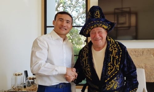 Команда Ислама объявила о партнерстве с промоутером Ломаченко и Пакьяо