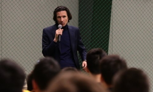 Чемпион АПЛ в составе «Челси» стал почетным гостем «Кайрата»