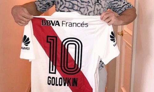 Головкину подарили футболку самого титулованного клуба Аргентины