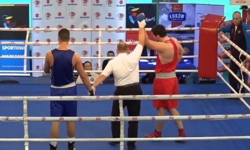 Казахстанский супертяжеловес проиграл россиянину в полуфинале турнира в Польше