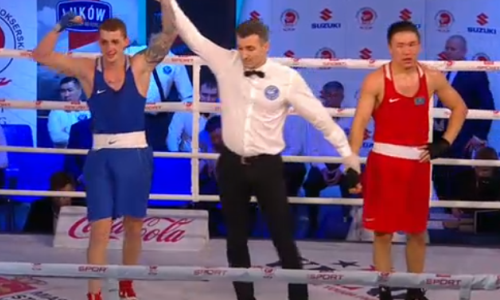 Казахстанский боксер проиграл россиянину в финале турнира в Польше