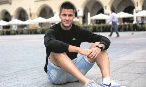Футболист сборной Венгрии 28 часов добирался домой, чтобы сыграть с Казахстаном