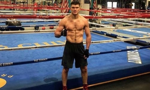 Ахмедов продолжает тренировки в одном лагере с Головкиным