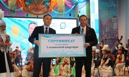 Колядин получил трехкомнатную квартиру и машину в Костанае