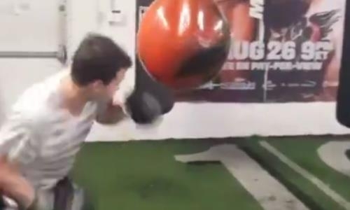 Ахмедиев продолжает подготовку к следующему бою на профи-ринге