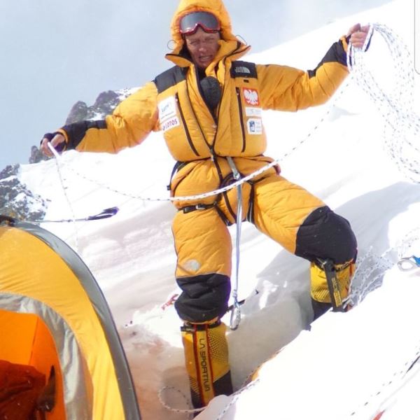 «Отправился на верную смерть». Казахстанский альпинист попытался сотворить невозможное