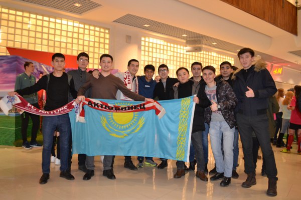 Казахстанские болельщики поддержали Сейдахмета на презентации в «Уфе»