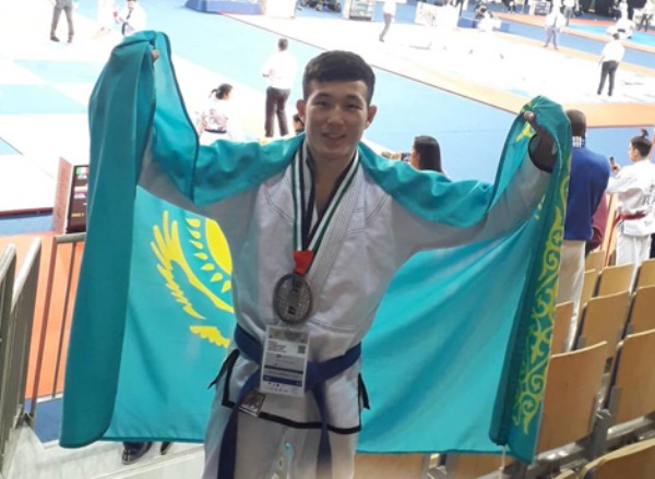 Сборная Казахстана завоевала 16 наград на молодежном чемпионате мира по джиу-джитсу