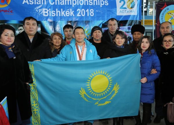 Чемпиона Азии по вольной борьбе встретили в аэропорту Актобе