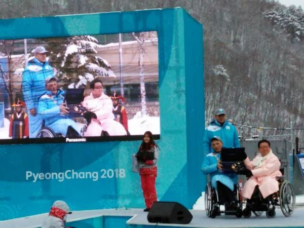 Флаг Казахстана подняли в паралимпийской деревне Пхенчхана