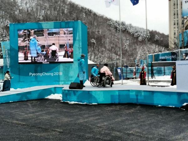 Флаг Казахстана подняли в паралимпийской деревне Пхенчхана