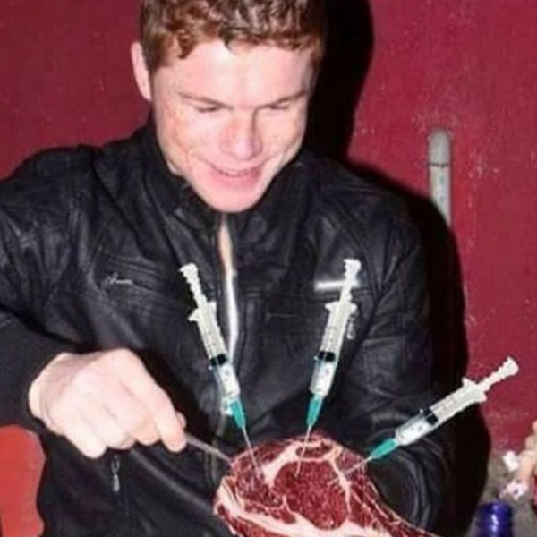 Праздничный торт со шприцами в мясе. Фанаты продолжают троллить соперника Головкина «Канело»