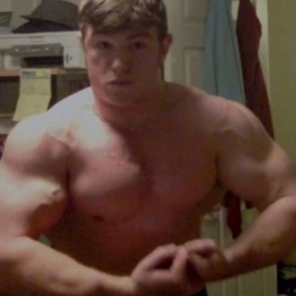 Праздничный торт со шприцами в мясе. Фанаты продолжают троллить соперника Головкина «Канело»