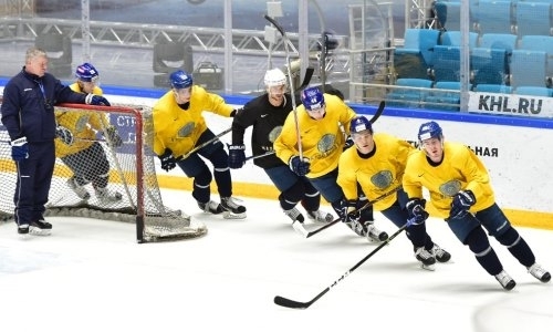 Фоторепортаж с тренировки сборной Казахстана в Астане