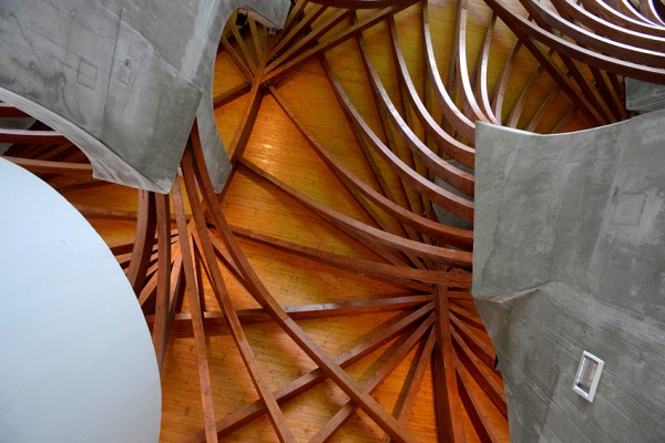 «Частично собор, частично музей». Чудесный стадион, на котором сыграет сборная Казахстана