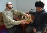 Потерявший зрение сельчанин из Алматинской области выступает на шахматных турнирах
