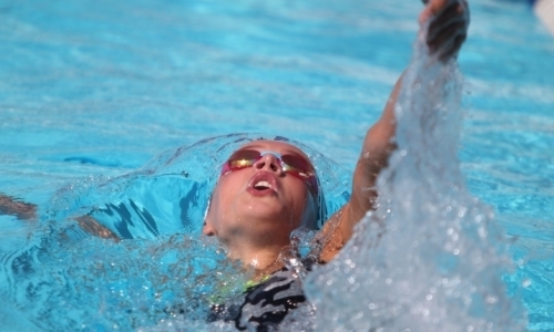 Казахстанская пловчиха за явным преимуществом победила на открытом чемпионате Беларуси