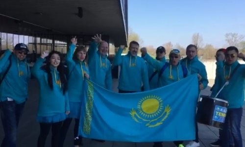 Казахстанские теннисные болельщики устроили флэшмоб в Хорватии