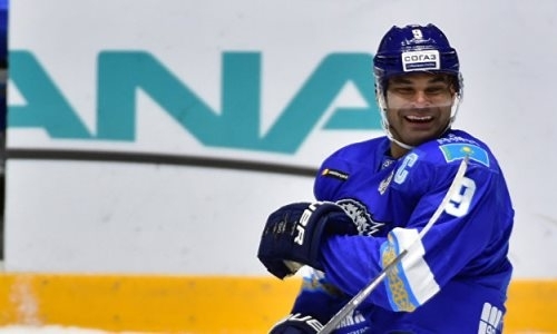 Назван первый клуб-претендент на экс-капитана «Барыса» Доуса