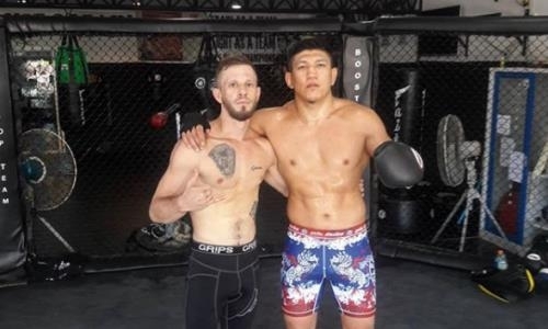 «Продолжаем пахать и улучшать ударную технику». Хамитов тренируется в Таиланде