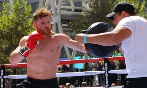 Промоутер «Канело» прокомментировал его операцию после отмененного рематча с Головкиным