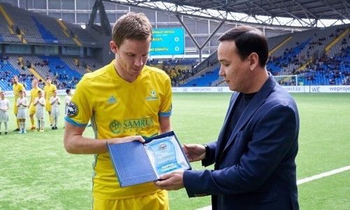 Лучшие тренер и футболист Премьер-Лиги марта получили награды